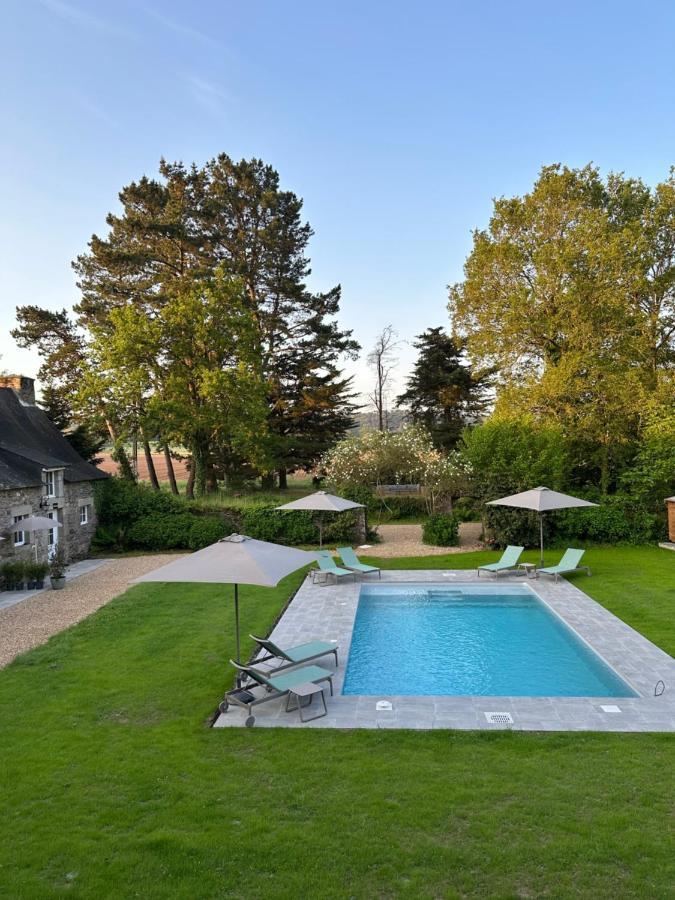 Manoir Du Vau D Arz Gites Et Chambres D Hotes Avec Piscine Malansac Exteriér fotografie