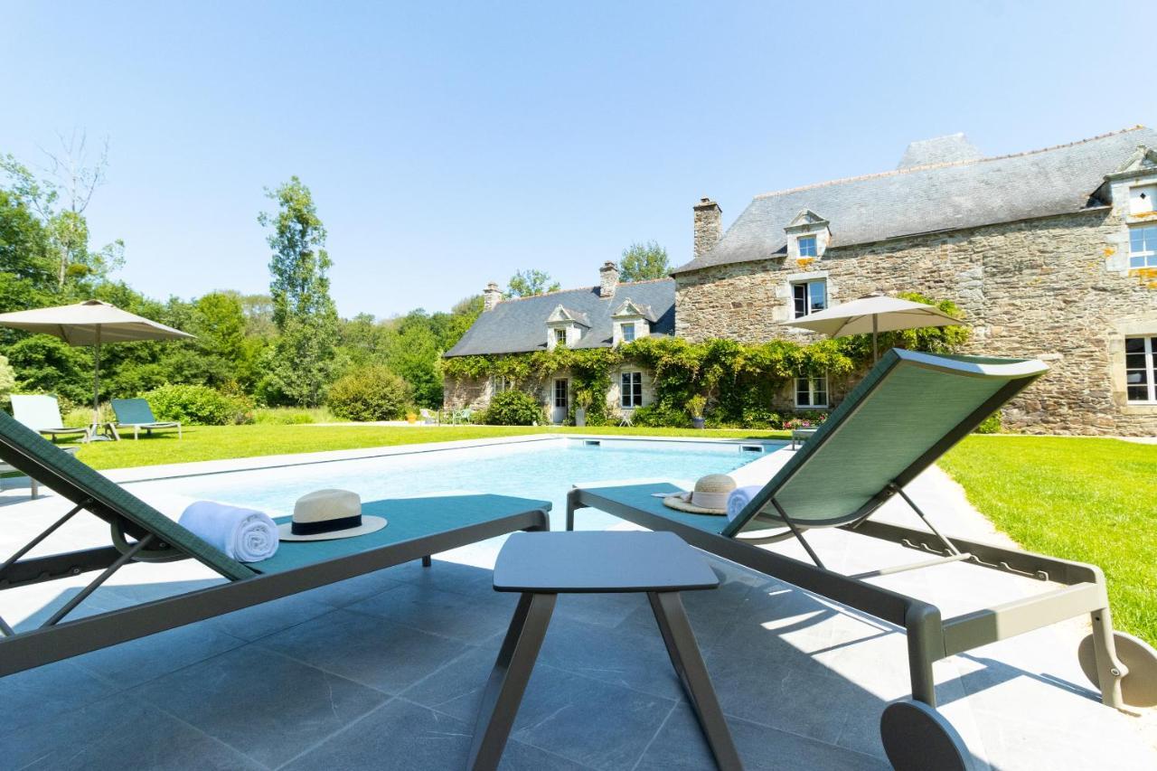 Manoir Du Vau D Arz Gites Et Chambres D Hotes Avec Piscine Malansac Exteriér fotografie