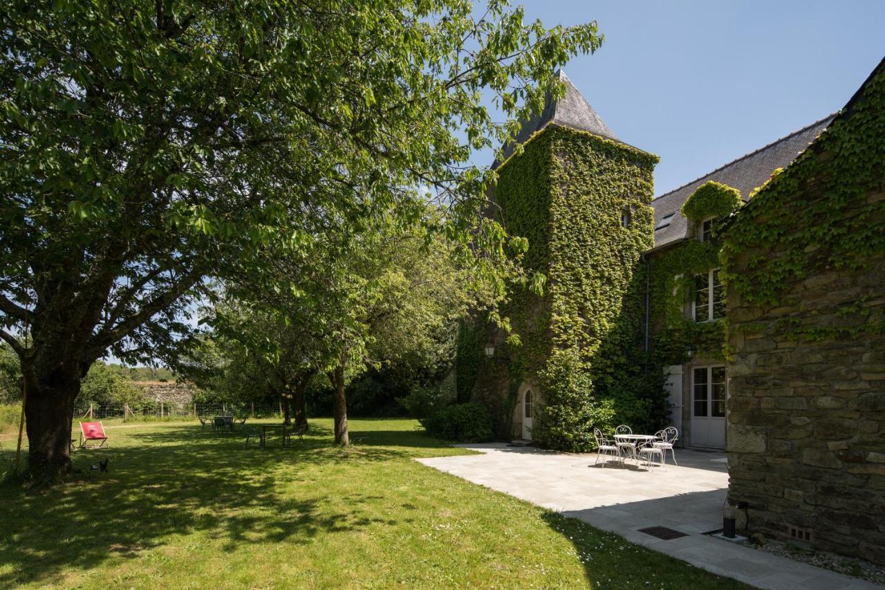 Manoir Du Vau D Arz Gites Et Chambres D Hotes Avec Piscine Malansac Exteriér fotografie